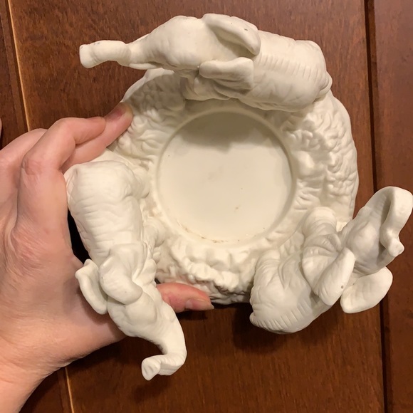 SALE!! Circle of friends elephant candle holder 3 different trunks - Picture 5 of 16